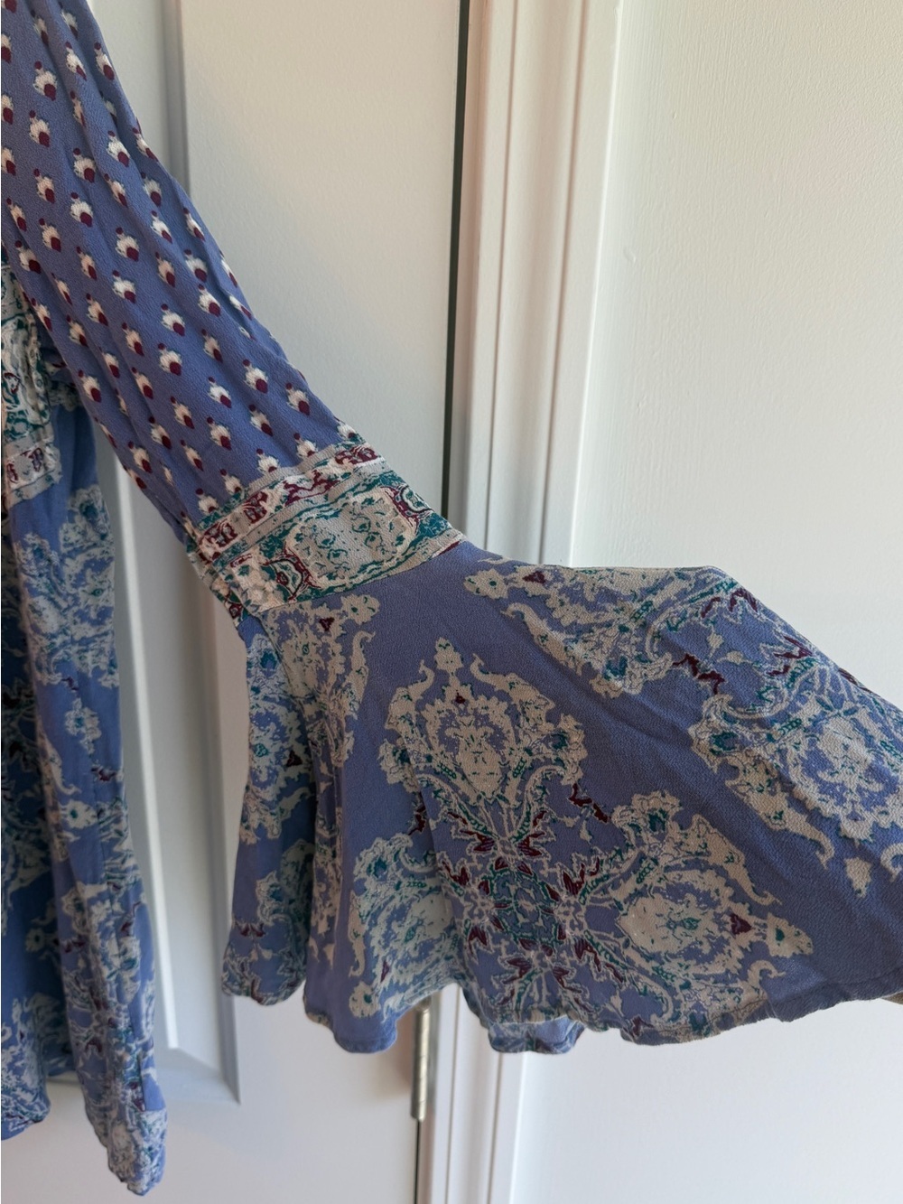 Free People Magic Mystery Bohemian Bell Sleeve Tie-Neck Rayon Tunic Size Small - Picture 2 of 10